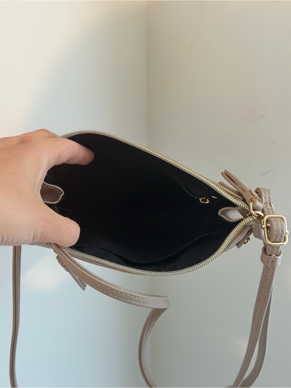 Bugatti Taupe Crossbody with Gold Hardware - Picture 6 of 6